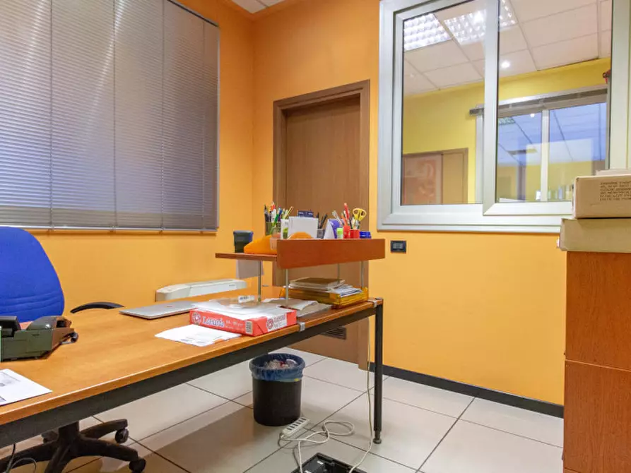 Immagine 21 di Laboratorio in vendita  in Strada della Cebrosa 86 a Torino