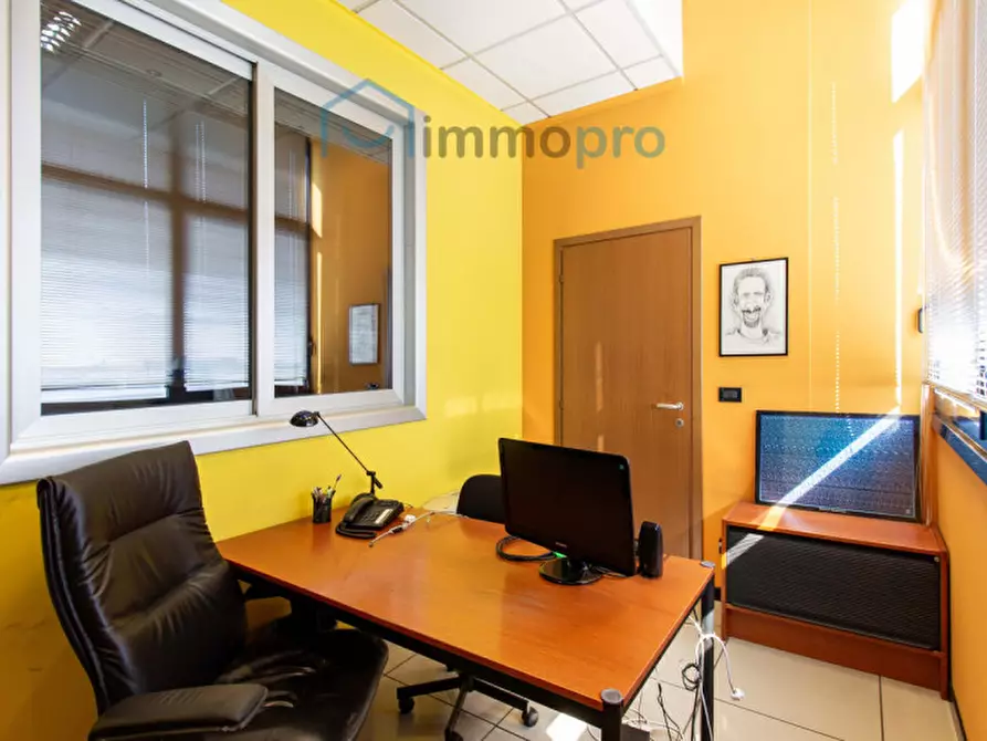 Immagine 25 di Ufficio in vendita  in Strada della Cebrosa 86 a Torino
