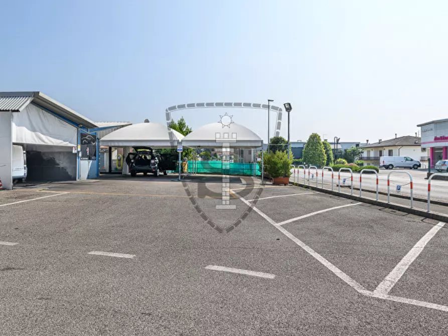Immagine 2 di Attività commerciale in vendita  in Via Montello, 73 a Marostica