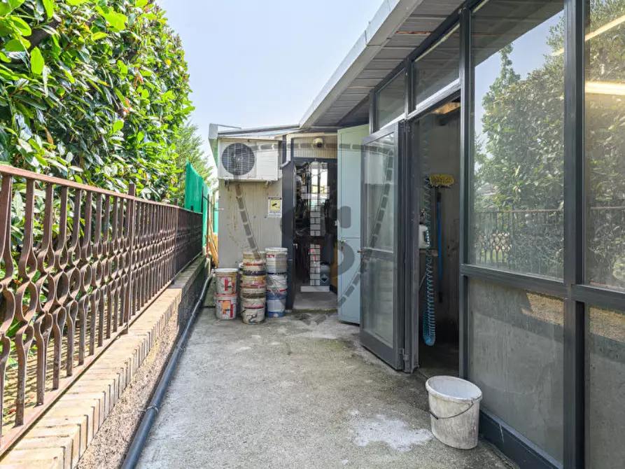 Immagine 11 di Attività commerciale in vendita  in Via Montello, 73 a Marostica