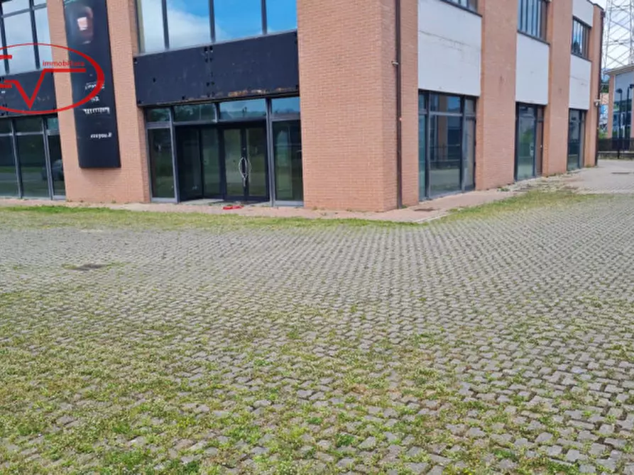 Immagine 3 di Negozio in affitto  in fronte autostrada a Terranuova Bracciolini