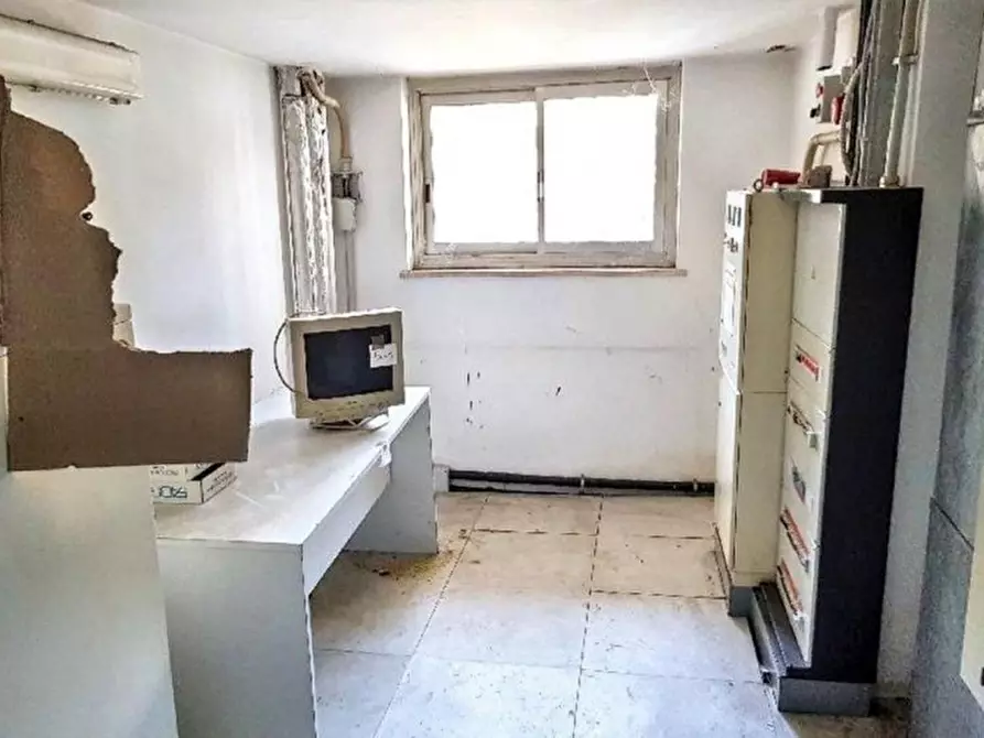 Immagine 12 di Magazzino in vendita  in Via Leonardo da Vinci, 360, 90135 Palermo PA, Italia a Palermo