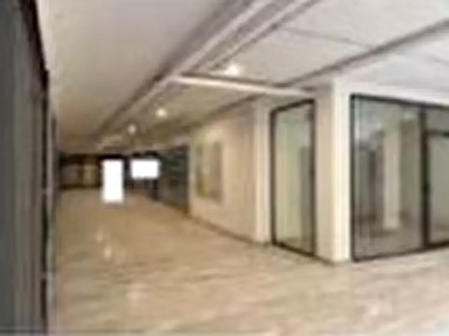 Immagine 2 di Negozio in vendita  in VIA FRANCESCO CRISPI 39 a Vicenza