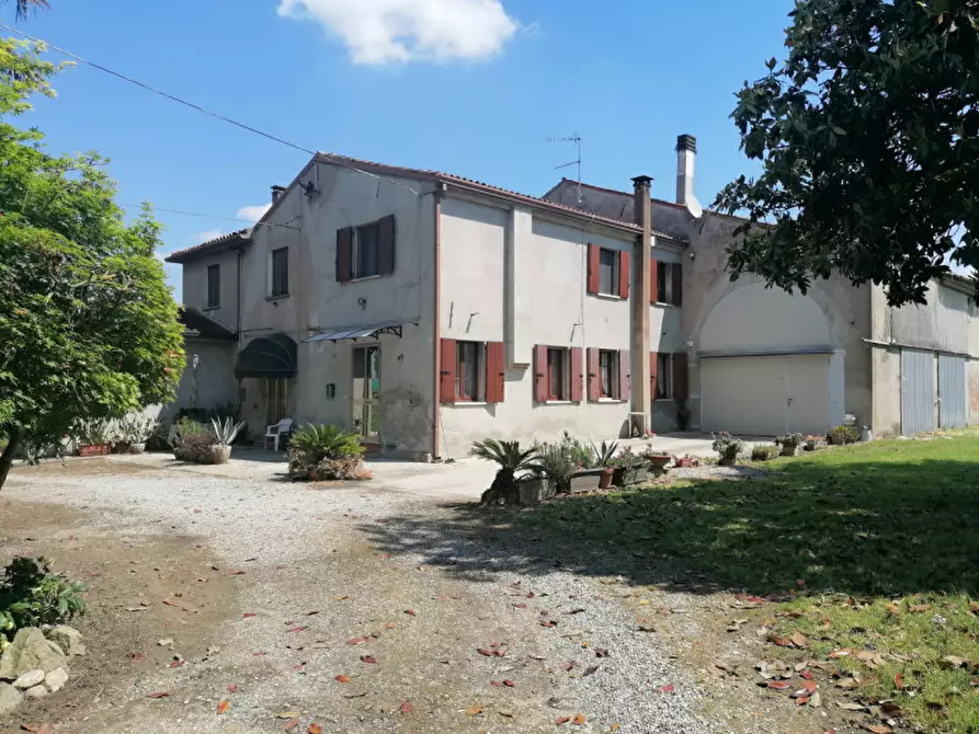 Immagine 1 di Casa bifamiliare in vendita  in via meolo 1402 a Lusia