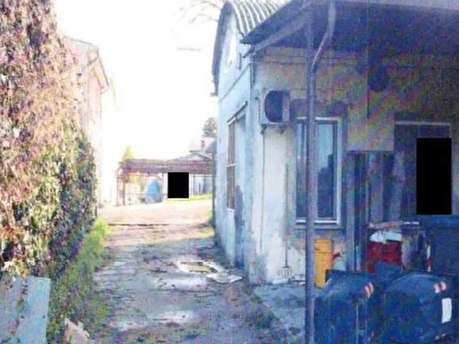 Immagine 10 di Negozio in vendita  in VIA TRENTO 20 a Crespino