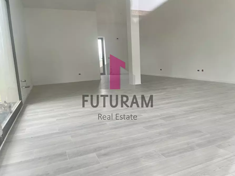 Immagine 3 di Negozio in vendita  a Dolo