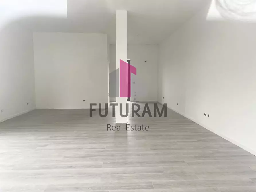 Immagine 5 di Negozio in vendita  a Dolo