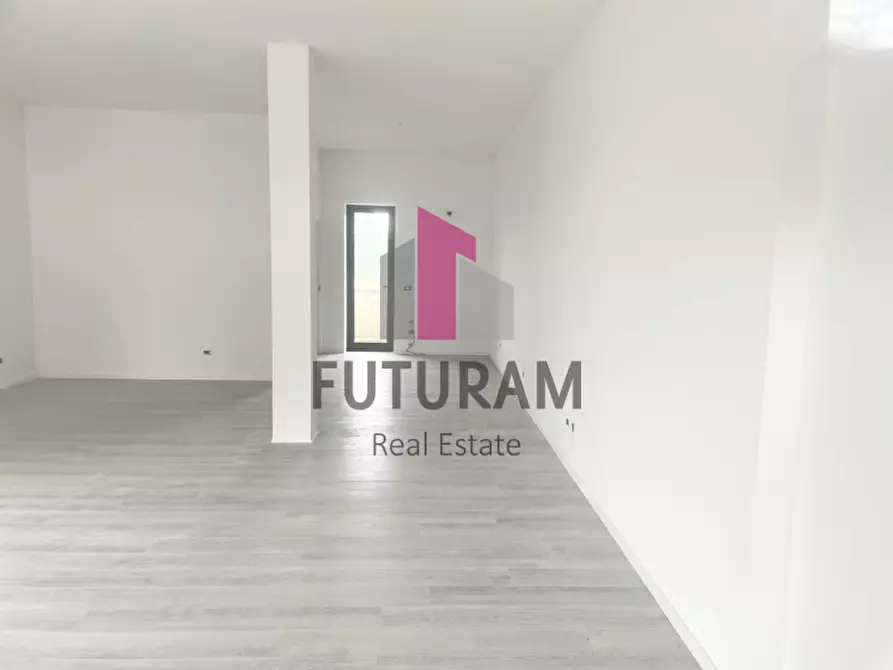 Immagine 7 di Negozio in vendita  a Dolo