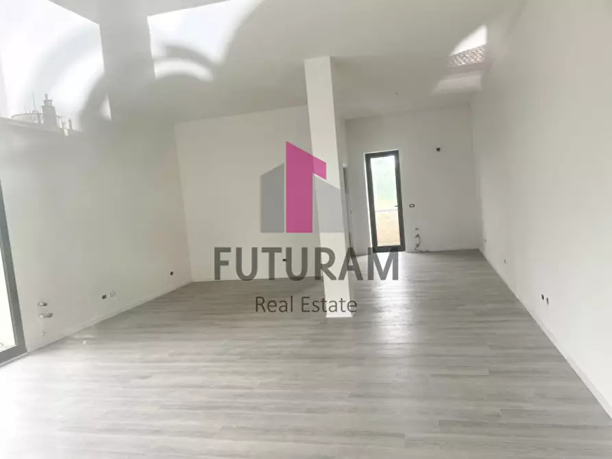 Immagine 8 di Negozio in vendita  a Dolo