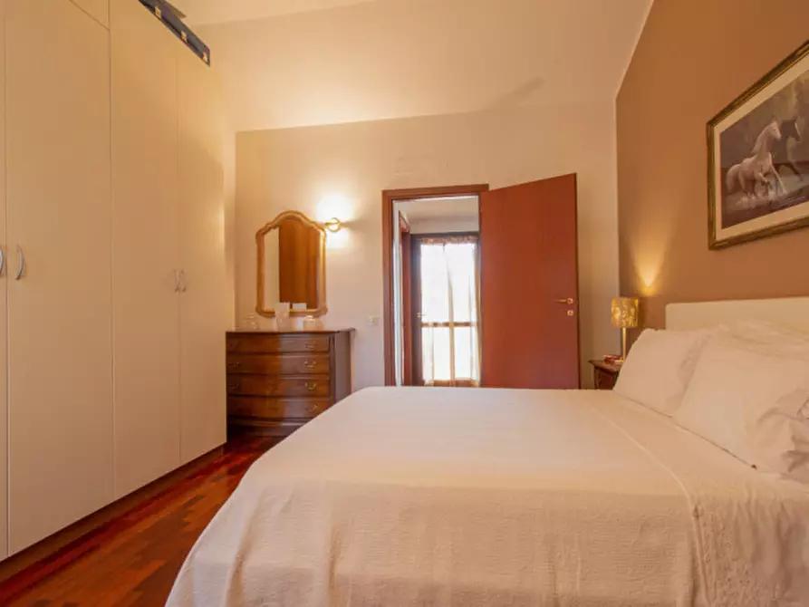 Immagine 2 di Appartamento in vendita  in via montalese a Prato