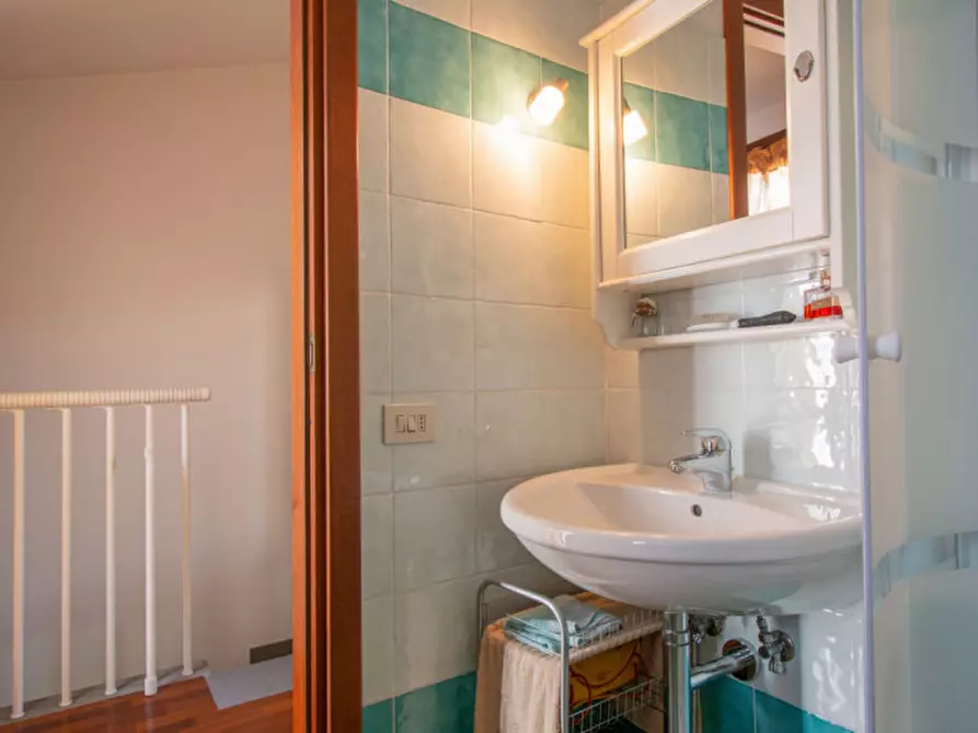 Immagine 8 di Appartamento in vendita  in via montalese a Prato