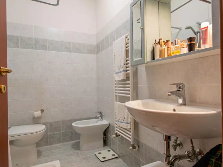 Immagine 13 di Appartamento in vendita  in via montalese a Prato