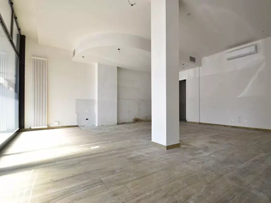 Immagine 6 di Negozio in affitto  in Via V. Betteloni 14 a Bussolengo