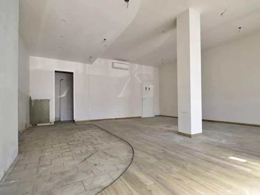 Immagine 7 di Negozio in affitto  in Via V. Betteloni 14 a Bussolengo