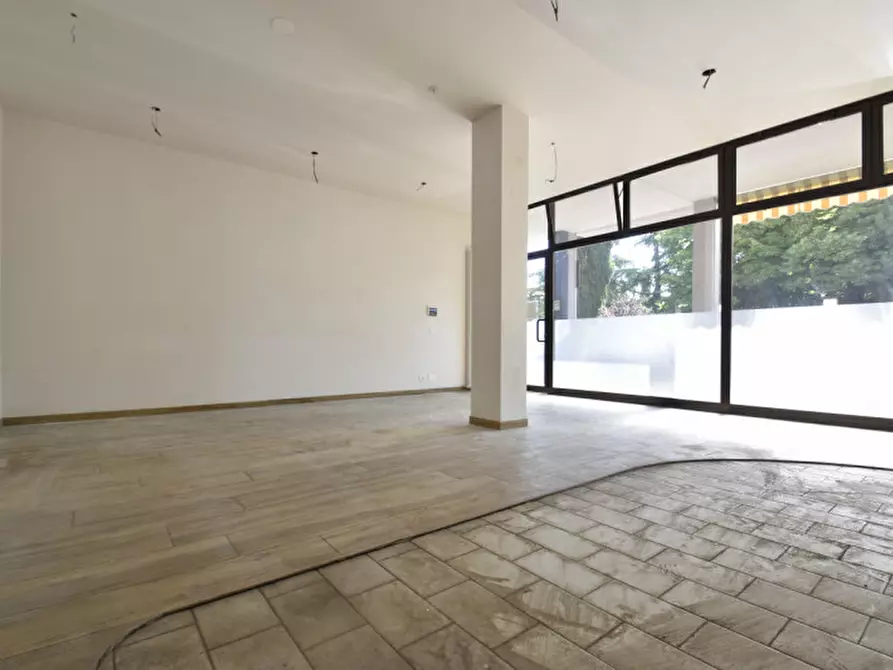 Immagine 8 di Negozio in affitto  in Via V. Betteloni 14 a Bussolengo