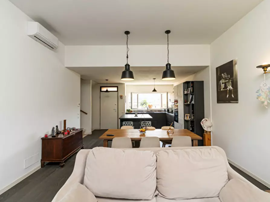 Immagine 70 di Villetta a schiera in vendita  in villaggio rododendro 10 a La Valletta Brianza