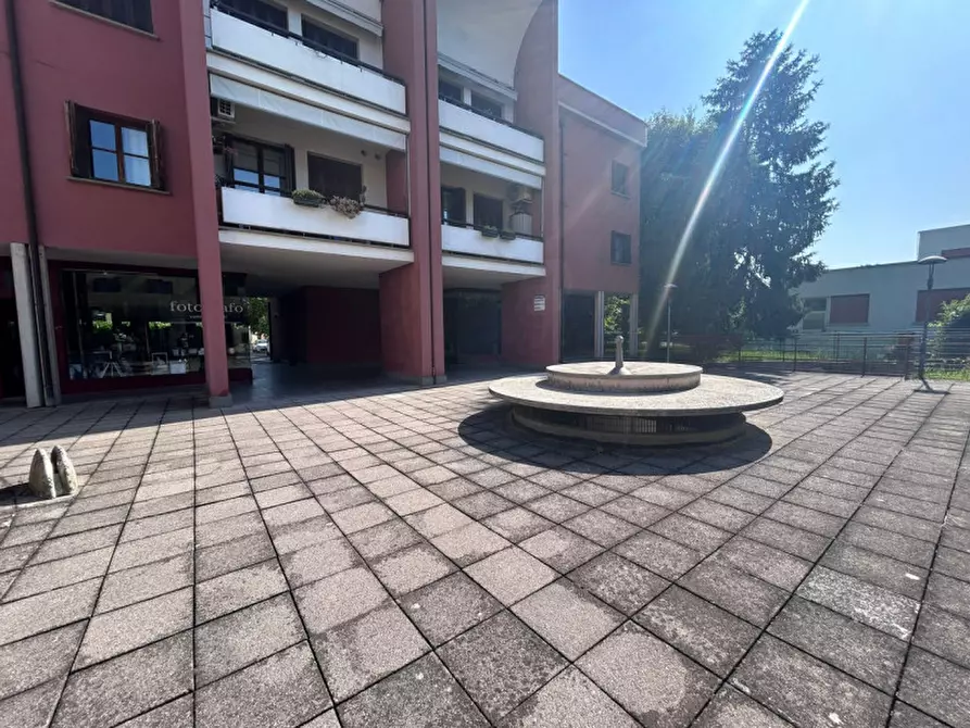 Immagine 1 di Negozio in vendita  in Piazzale Marchesi Lalatta a Sorbolo Mezzani