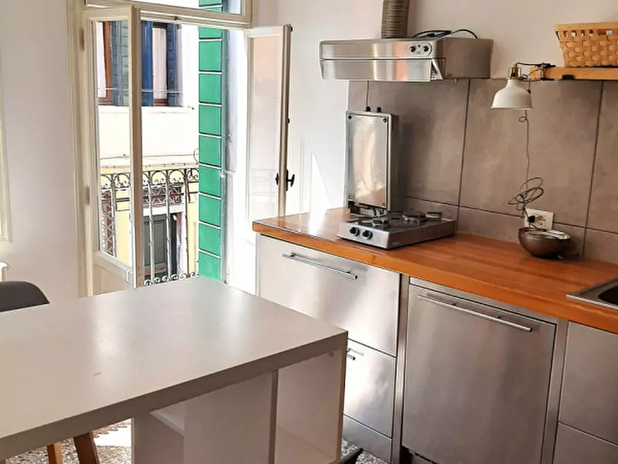 Immagine 4 di Palazzo in vendita  in sestriere san polo a Venezia