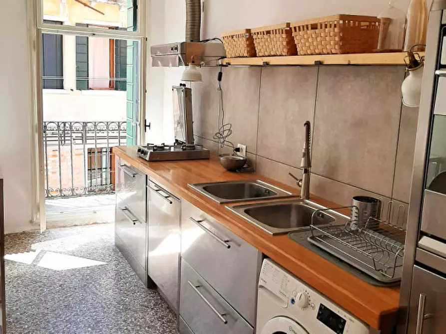 Immagine 7 di Palazzo in vendita  in sestriere san polo a Venezia