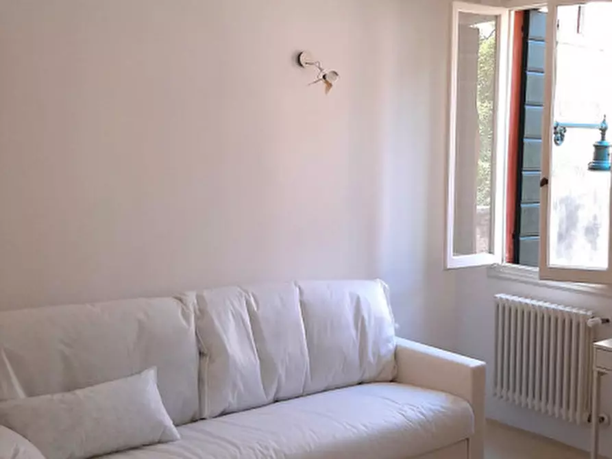 Immagine 27 di Palazzo in vendita  in sestriere san polo a Venezia