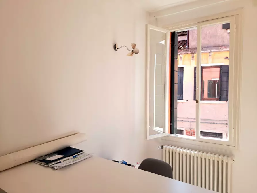 Immagine 28 di Palazzo in vendita  in sestriere san polo a Venezia