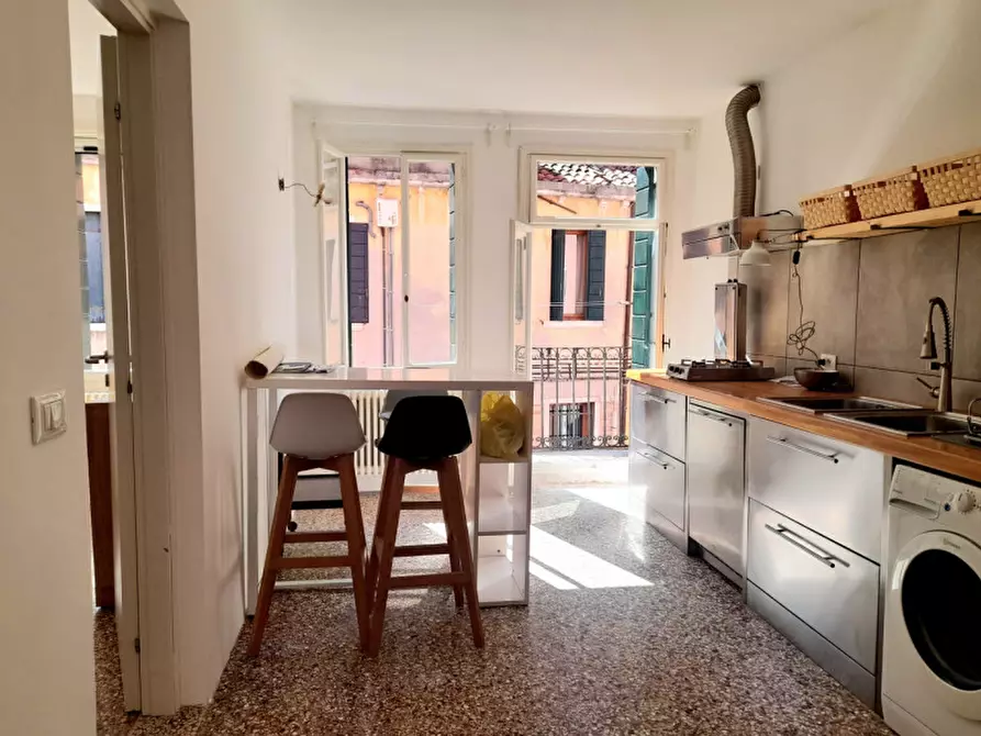 Immagine 29 di Palazzo in vendita  in sestriere san polo a Venezia