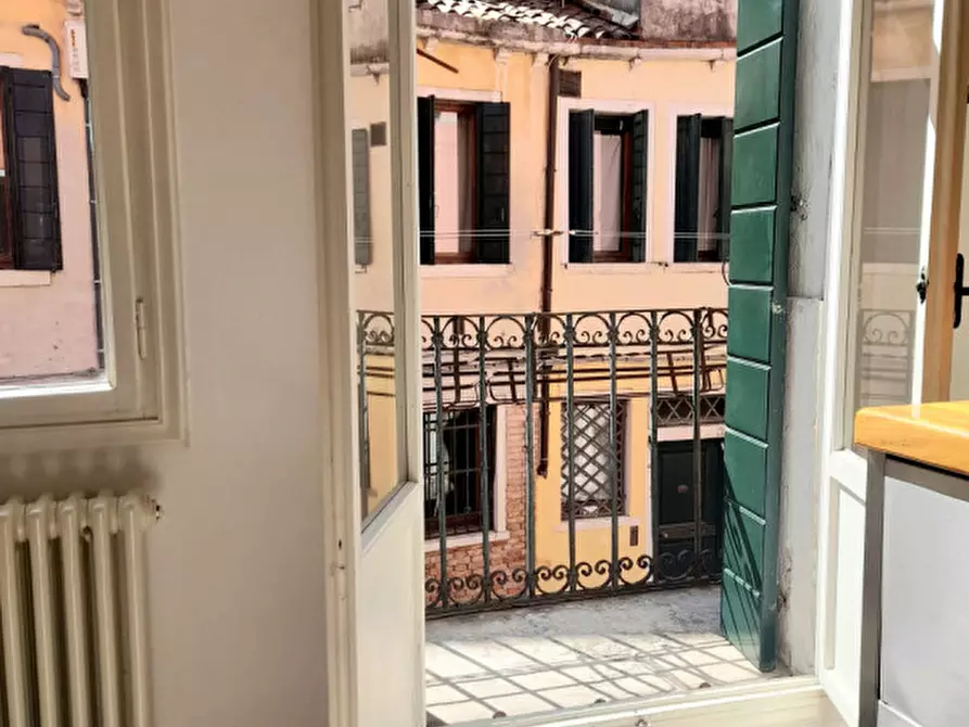 Immagine 30 di Palazzo in vendita  in sestriere san polo a Venezia