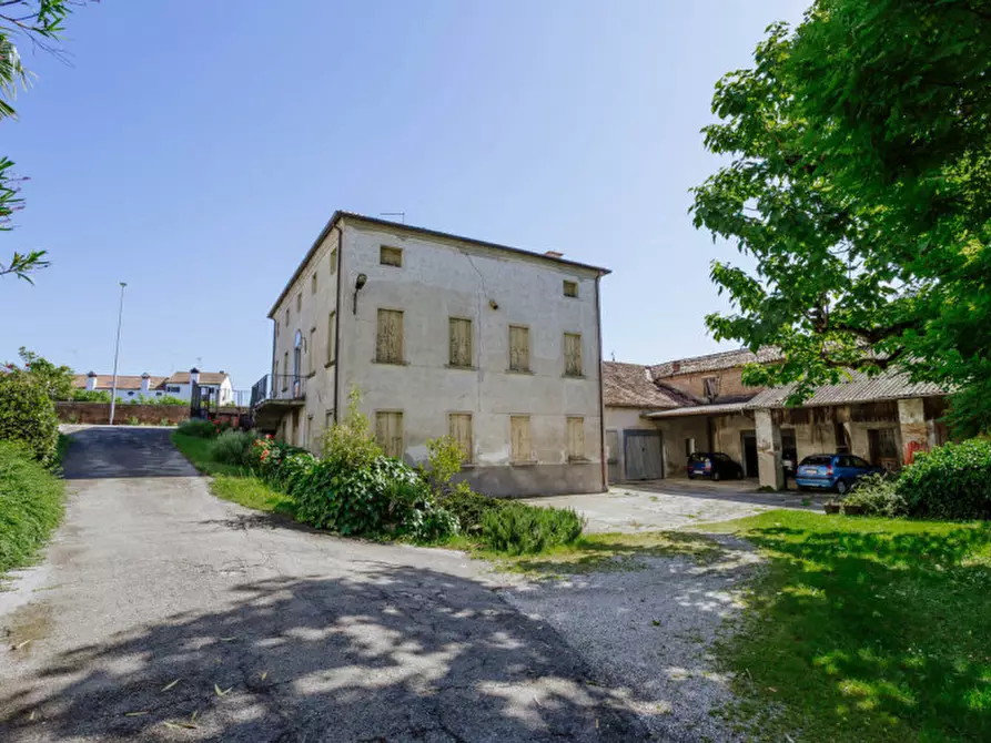 Immagine 1 di Palazzo in vendita  in Via Giuseppe Garibaldi, 5 a Bovolenta