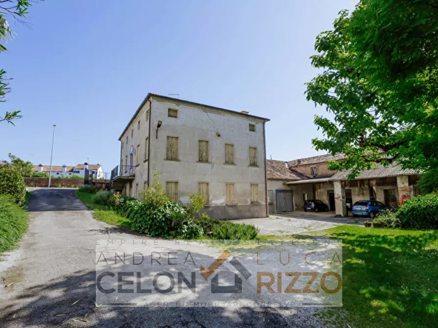 Immagine 1 di Palazzo in vendita  in Via Giuseppe Garibaldi, 5 a Bovolenta