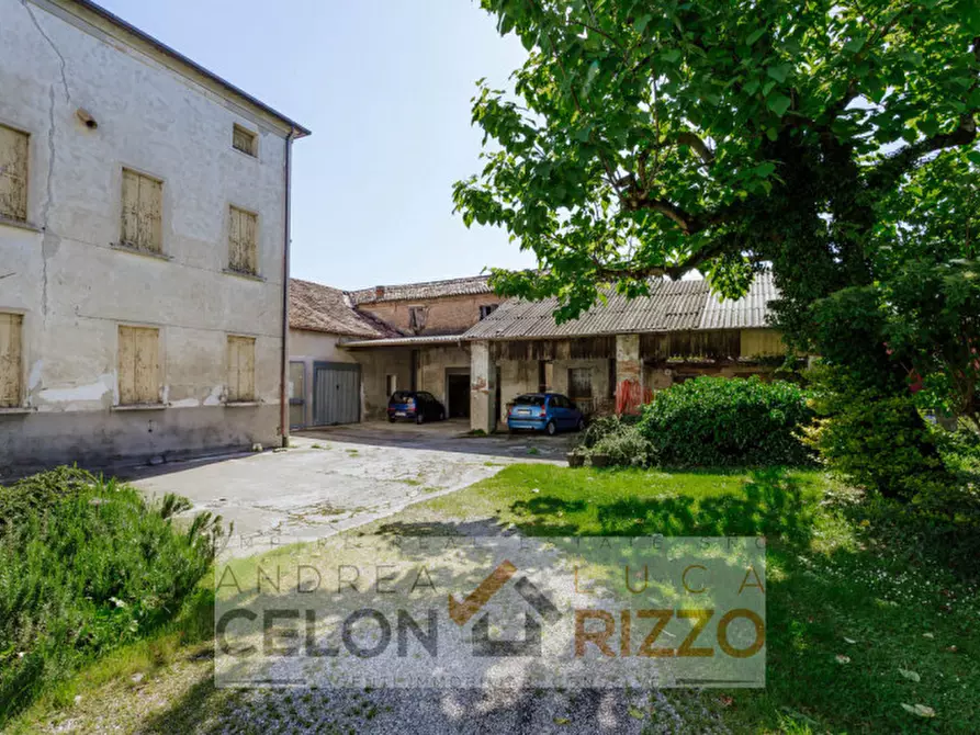 Immagine 3 di Palazzo in vendita  in Via Giuseppe Garibaldi, 5 a Bovolenta