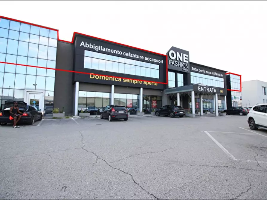 Immagine 2 di Ufficio in affitto  in Via Gombe a Thiene