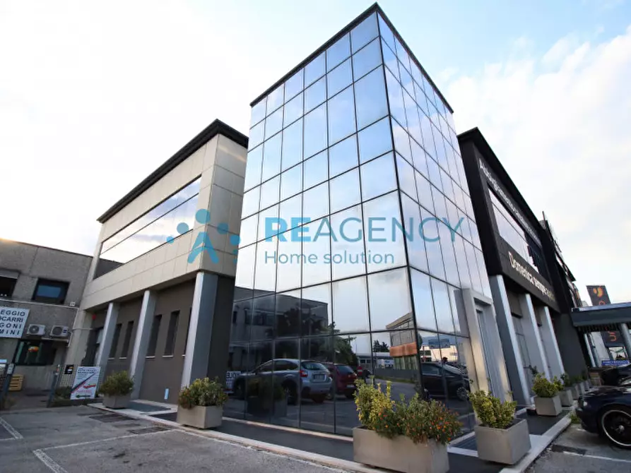 Immagine 3 di Ufficio in affitto  in Via Gombe a Thiene