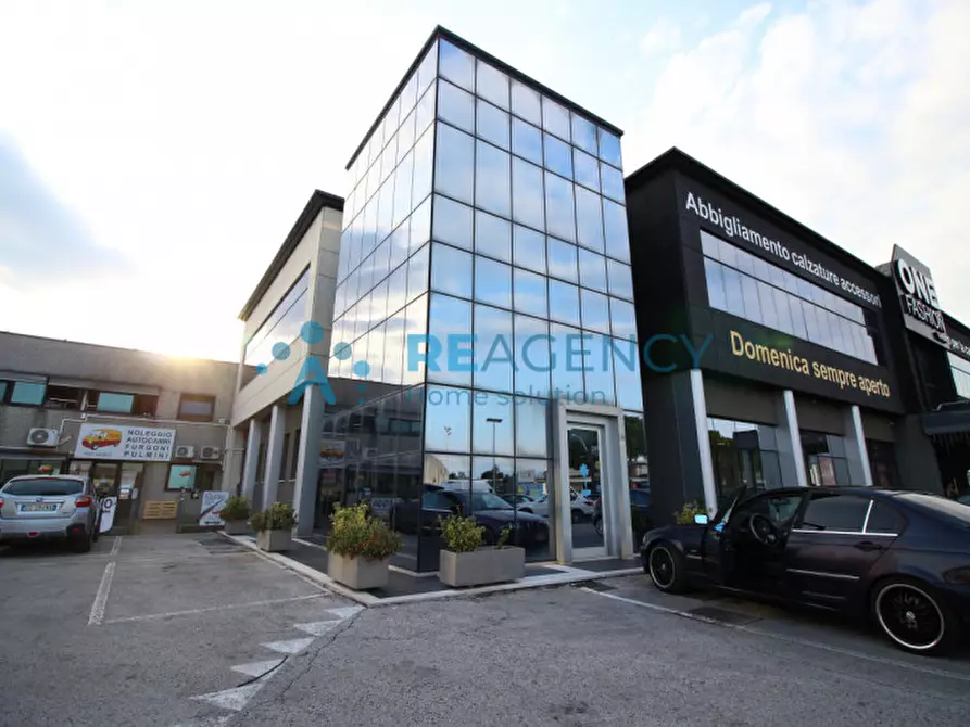 Immagine 11 di Ufficio in affitto  in Via Gombe a Thiene