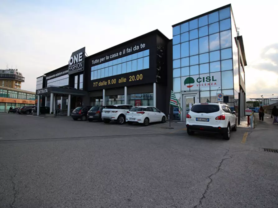Immagine 22 di Ufficio in affitto  in Via Gombe a Thiene