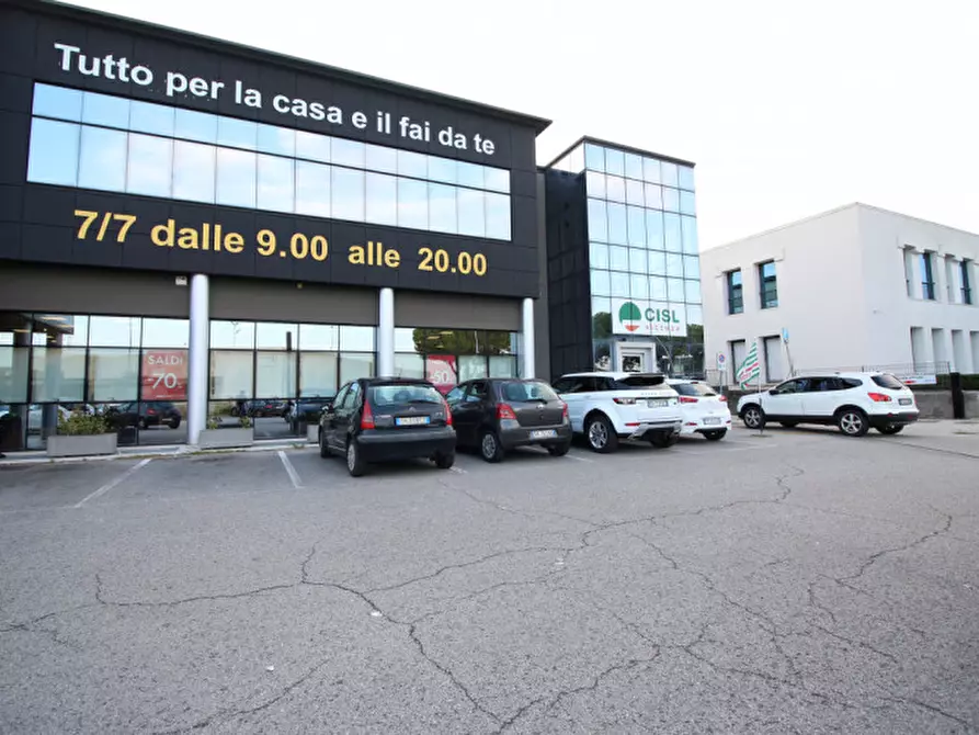 Immagine 25 di Ufficio in affitto  in Via Gombe a Thiene