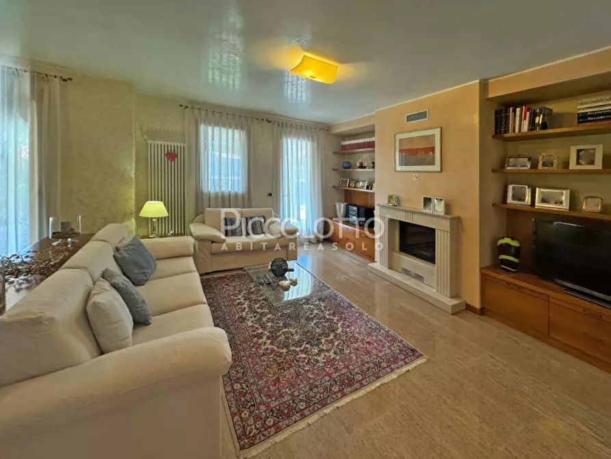 Immagine 2 di Casa bifamiliare in vendita  in via Fratta a Fonte