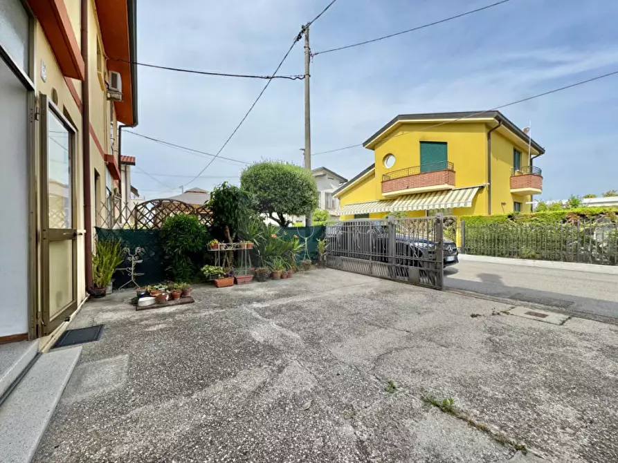 Immagine 25 di Villetta a schiera in vendita  in Via Vittorio Veneto a Saonara