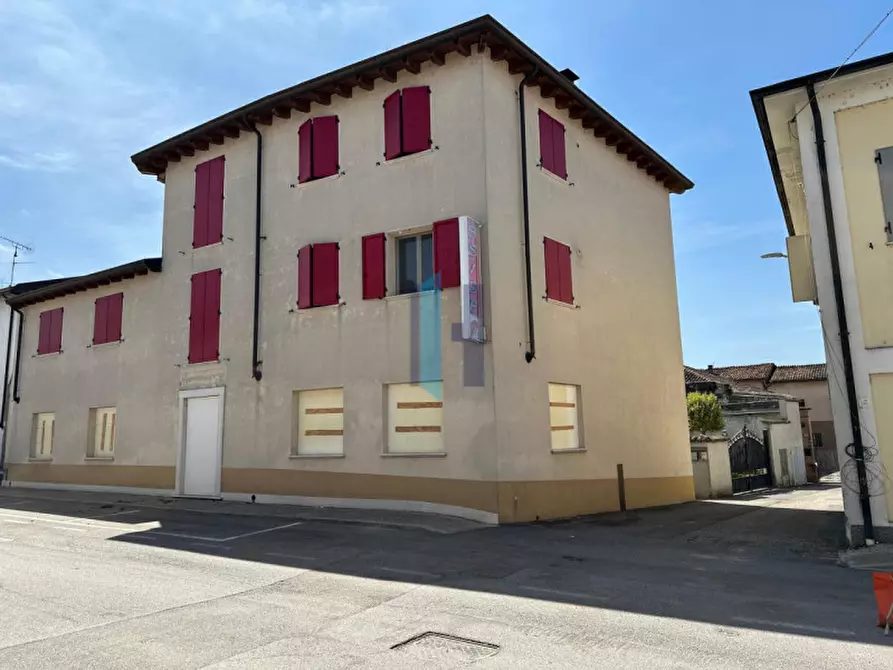 Immagine 1 di Attività commerciale in vendita  a Casalmoro