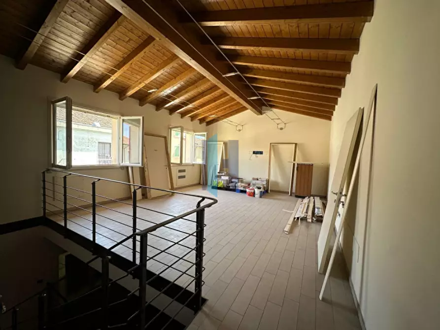 Immagine 8 di Attività commerciale in vendita  a Casalmoro