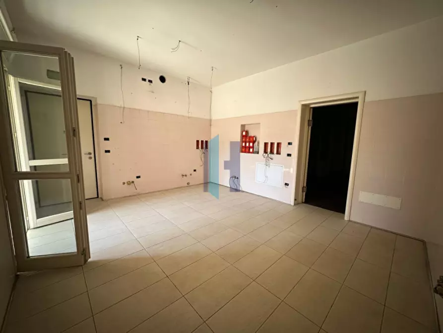 Immagine 11 di Attività commerciale in vendita  a Casalmoro