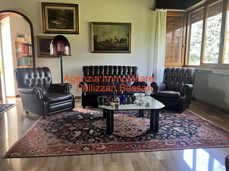 Immagine 1 di Villa in vendita  a Volpago Del Montello