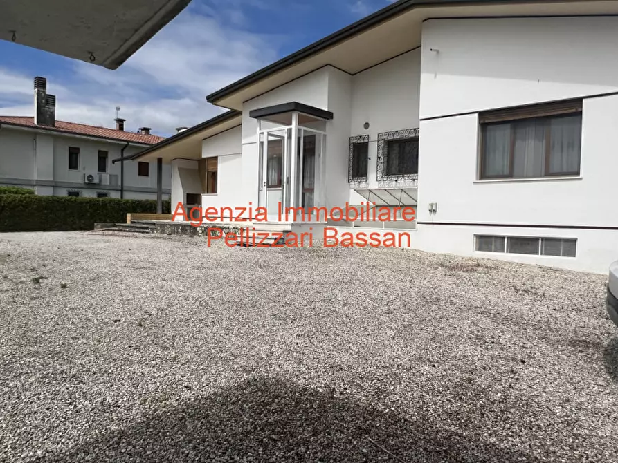 Immagine 21 di Villa in vendita  a Volpago Del Montello