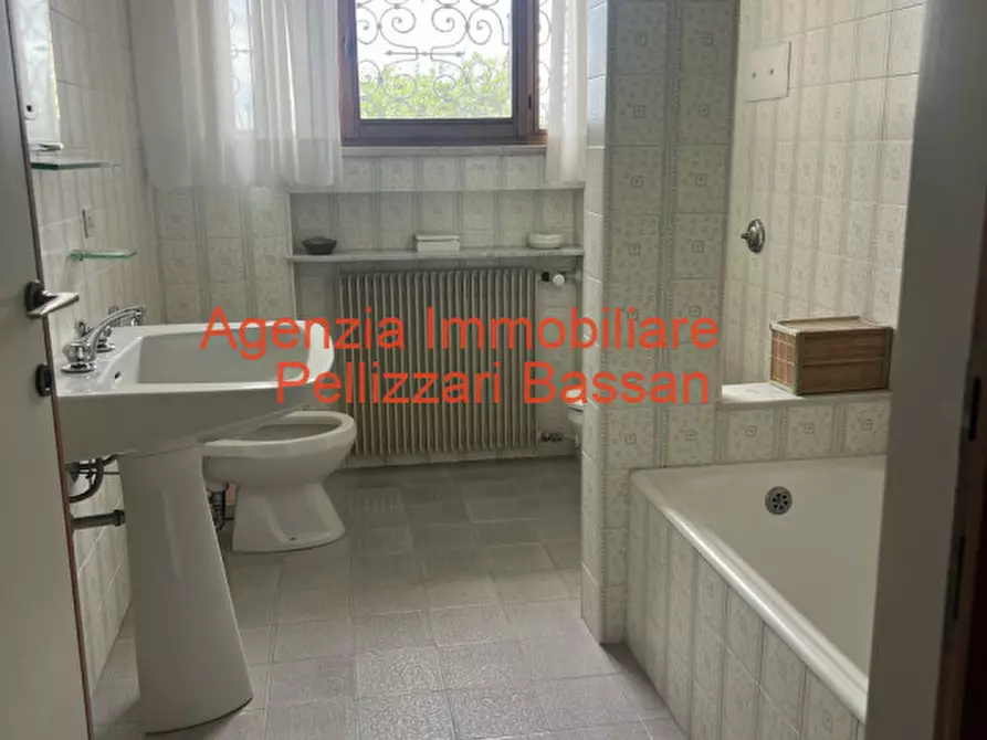 Immagine 22 di Villa in vendita  a Volpago Del Montello