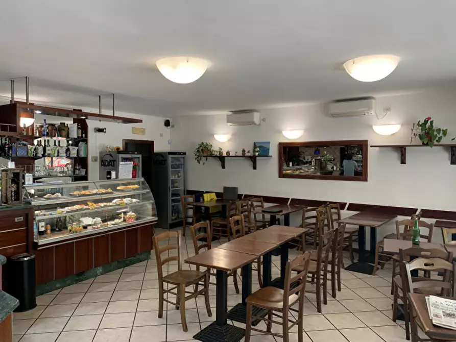 Immagine 2 di Attività commerciale in vendita  in VIA DELLA VILLA DEMIDOFF a Firenze