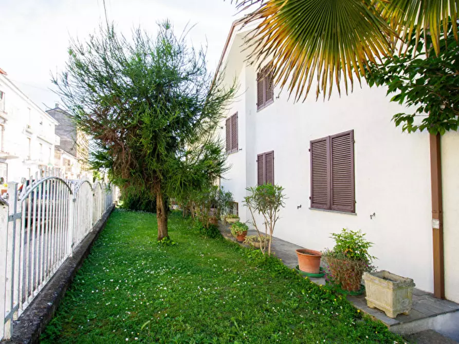 Immagine 2 di Villa in vendita  in Via XX Settembre, 2/A a Castagnole Monferrato