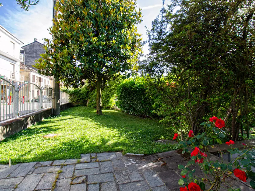 Immagine 3 di Villa in vendita  in Via XX Settembre, 2/A a Castagnole Monferrato