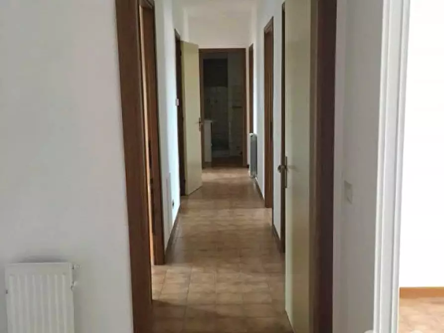 Immagine 8 di Appartamento in vendita  in Viale dei Caduti per la Resistenza a Roma