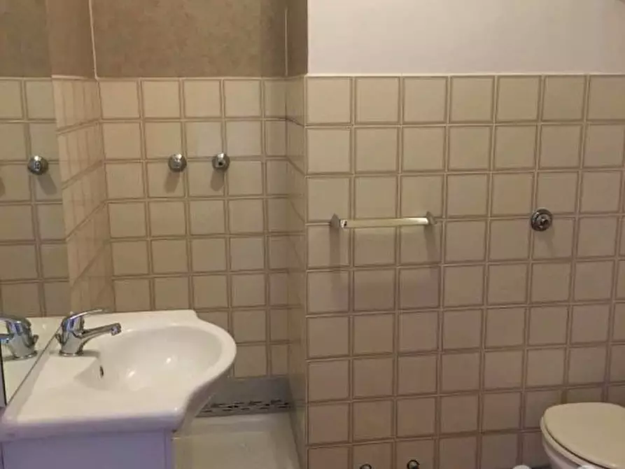 Immagine 13 di Appartamento in vendita  in Viale dei Caduti per la Resistenza a Roma