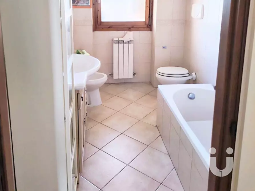 Immagine 14 di Appartamento in vendita  in Viale dei Caduti per la Resistenza a Roma