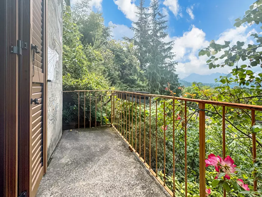 Immagine 7 di Villa in vendita  in Via Fratelli Varalli 3a a Varallo